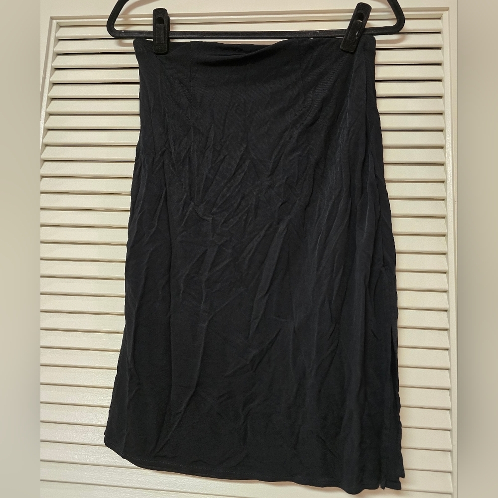 Guess Collection - Black Classic Skirt With Lining & Two Small Side Slits